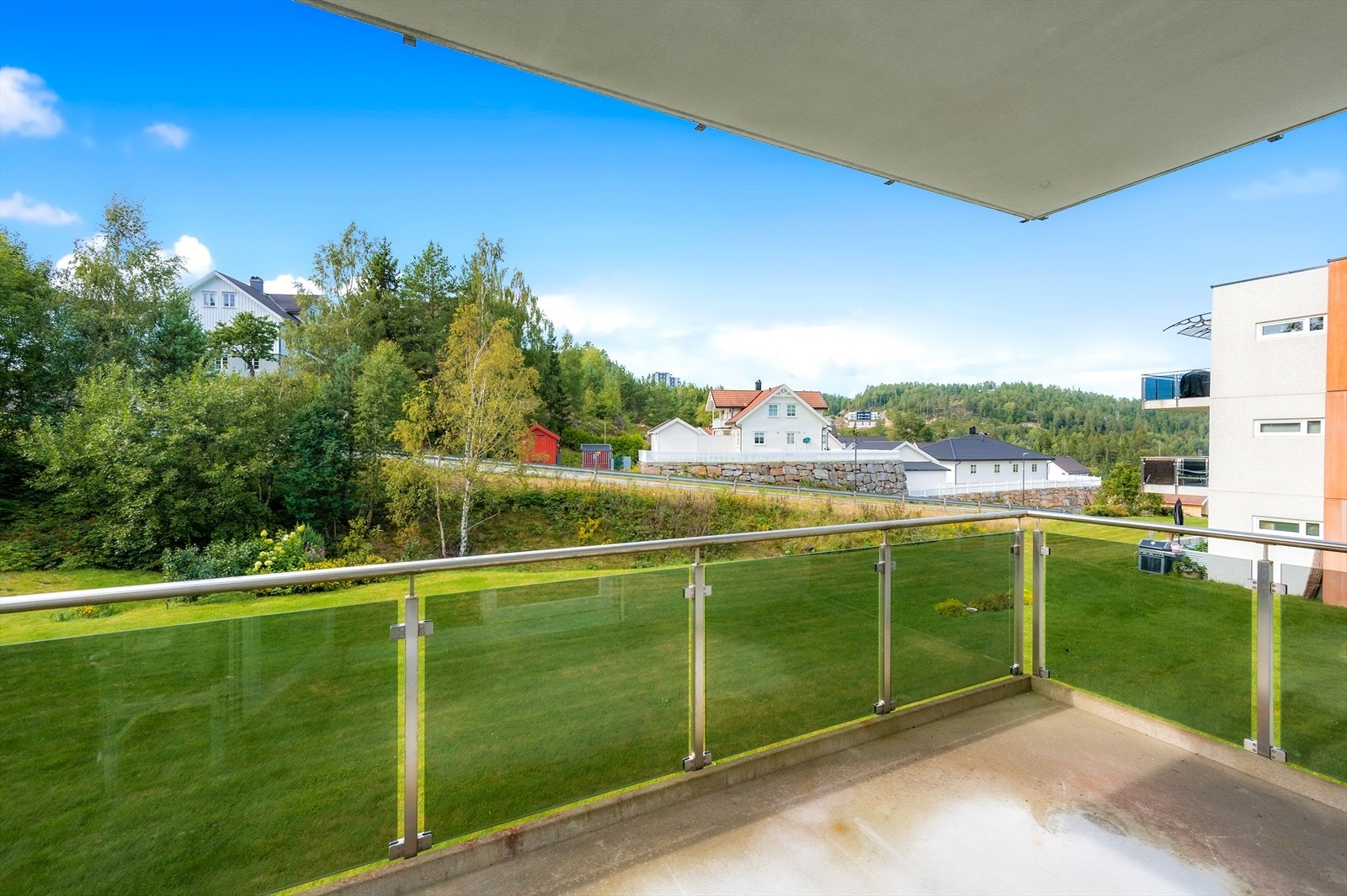 Vestvendt balkong med fin utsikt Galleribilde