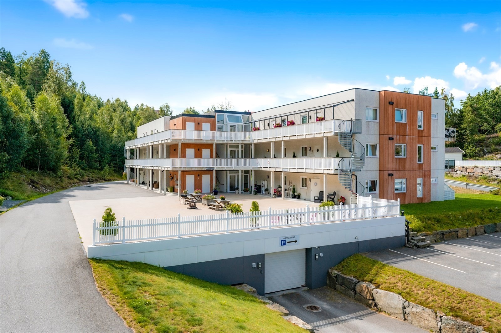 Romslige fellesarealer og underjordisk garasjeanlegg Galleribilde