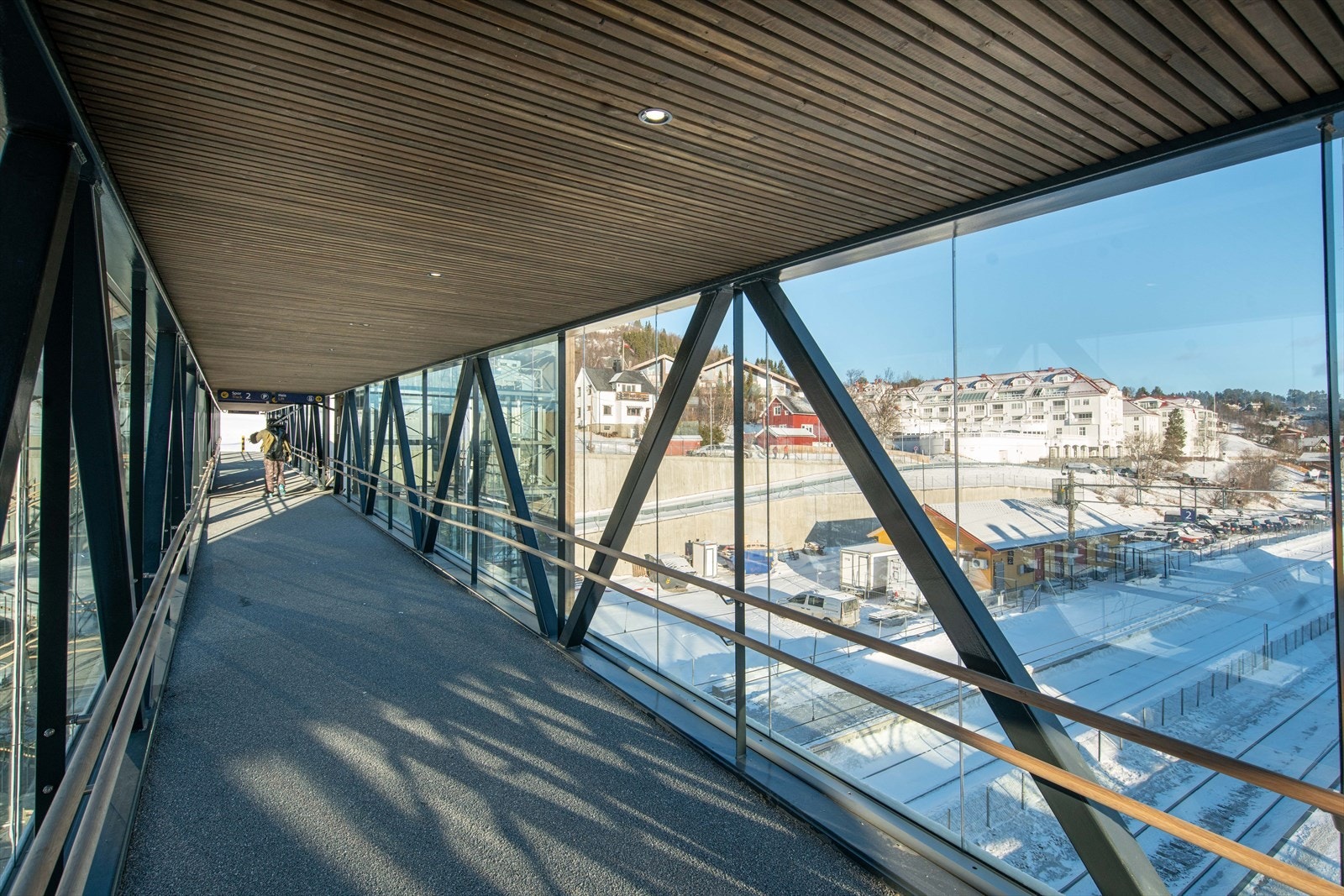 Ny gangbro - gjør det enkelt å komme med tog Galleribilde