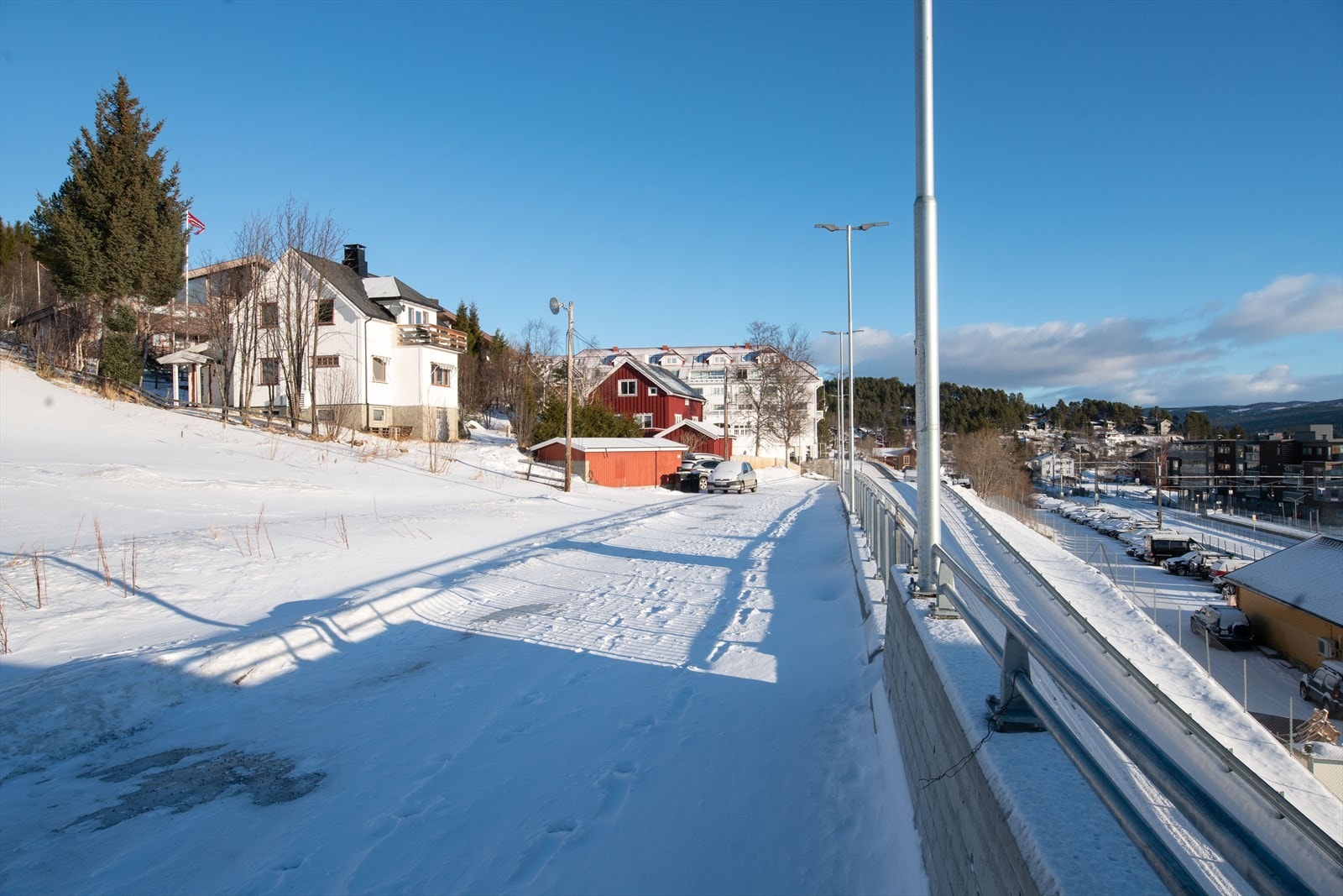 Kort vei fra gangbro til Holms Galleribilde