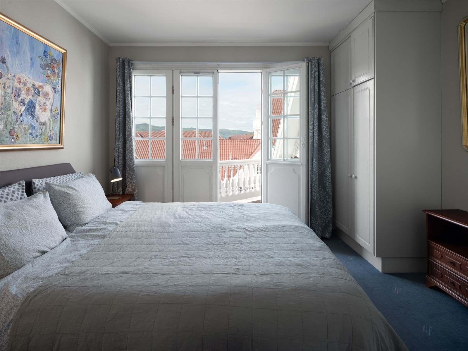 Hovedsoverom med utgang til balkong Galleribilde