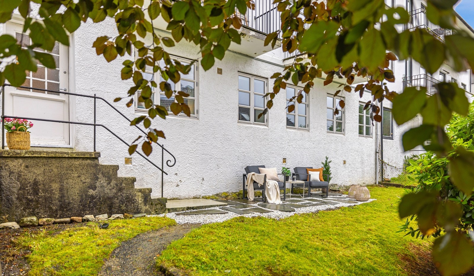 Denne leiligheten har inngang fra nedsiden, de øvrige fra oppsiden. Galleribilde