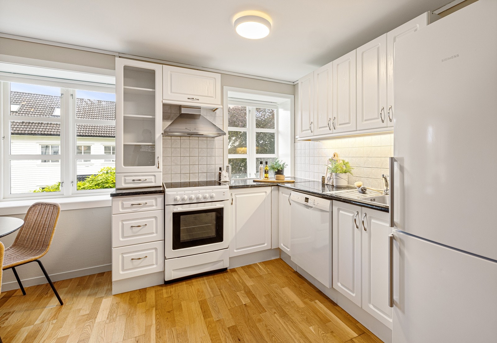 Hvitevarer på kjøkken medfølger, selv om de ikke er integrert. Galleribilde