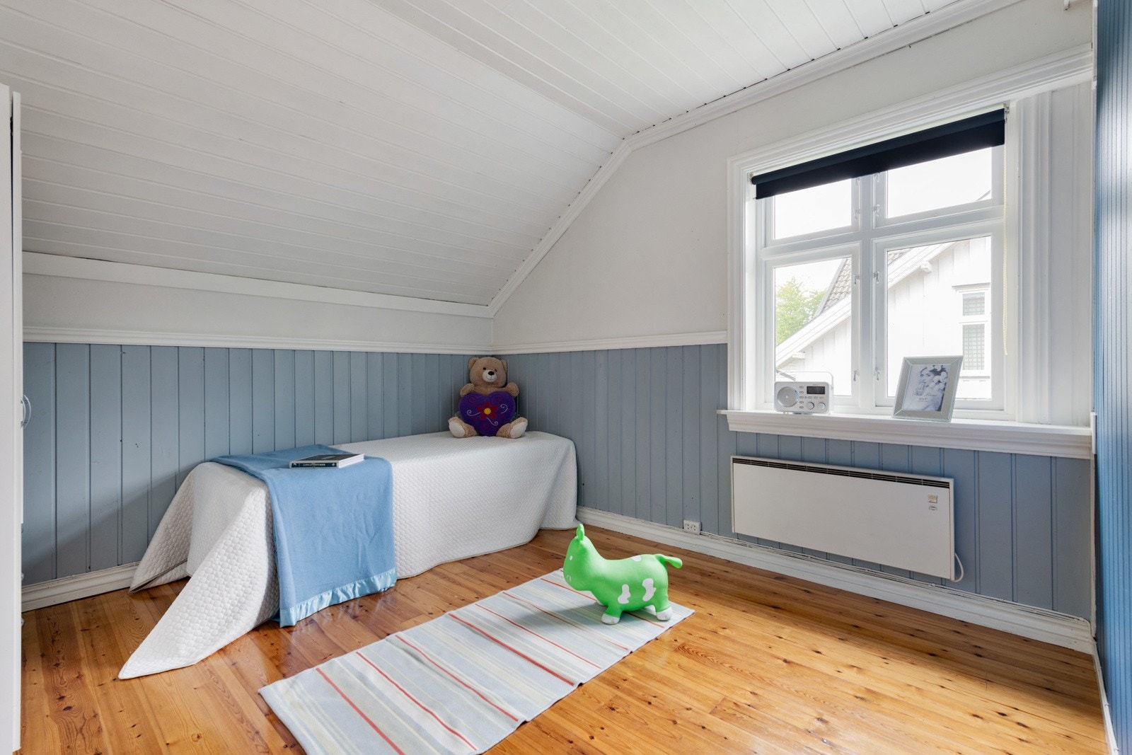 Alle soverommene har god plass til både seng og garderobe. Galleribilde