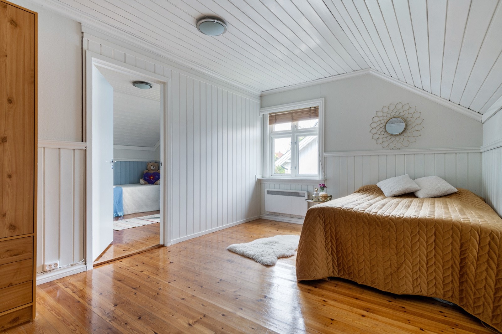 I 2. etasje finner man 3 gode soverom og badeværelse. Galleribilde