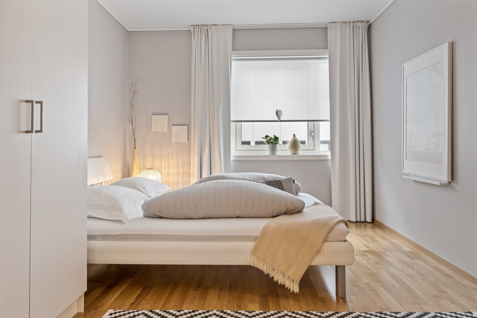 Hovedsoverommet har rikelig med garderobeplass Galleribilde