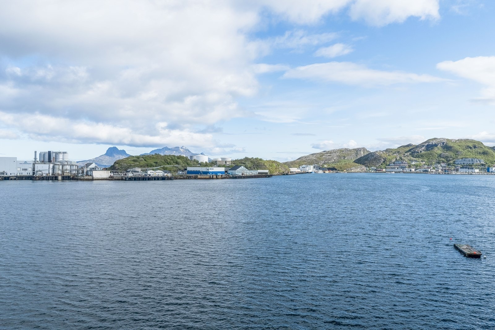 Her bor du tett på naturen og havet, men likevel midt i bykjernen. Galleribilde