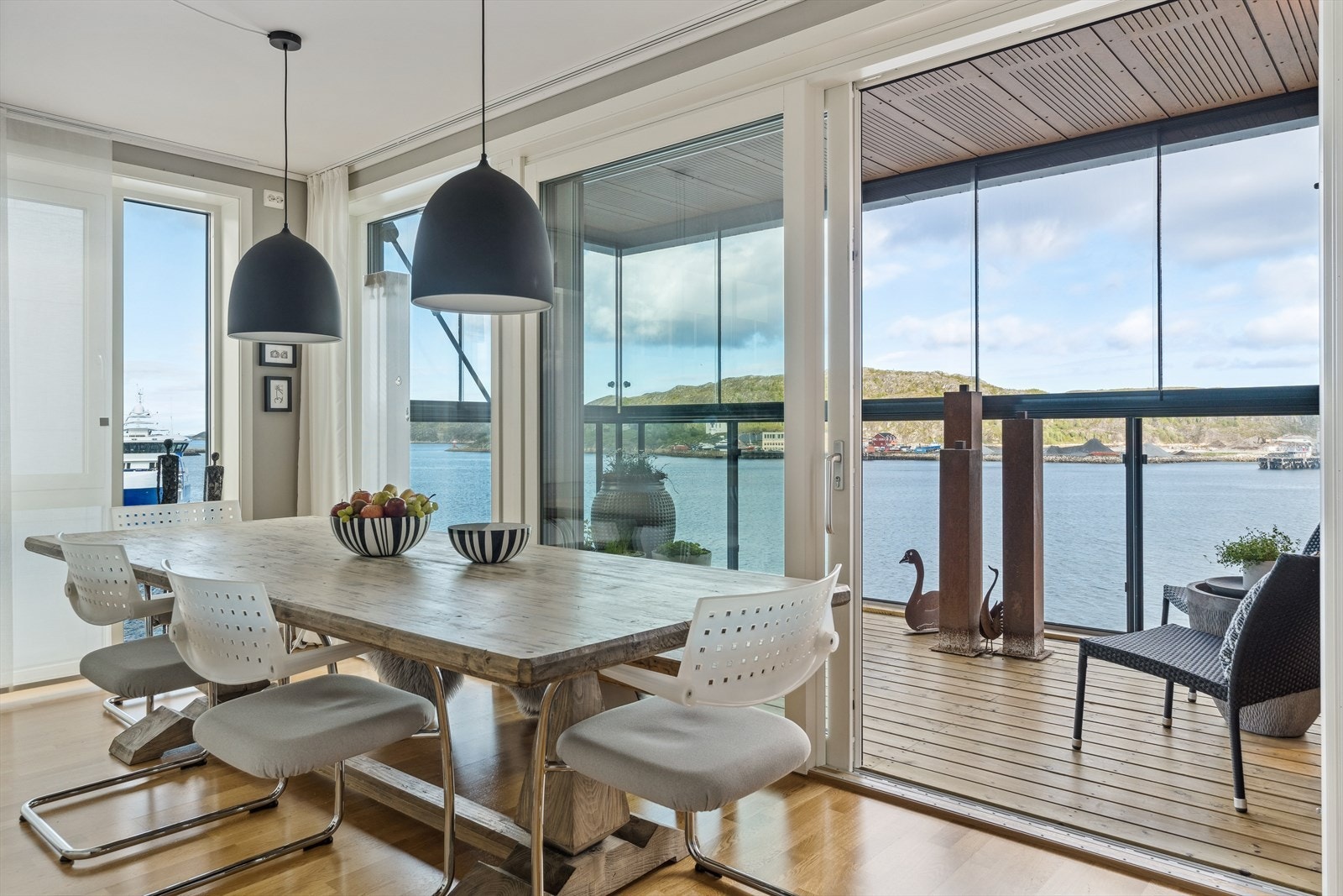 Vi har gleden av å presentere Sjøgata 29, en sjelden mulighet på kaikanten i Bodø sentrum! Galleribilde