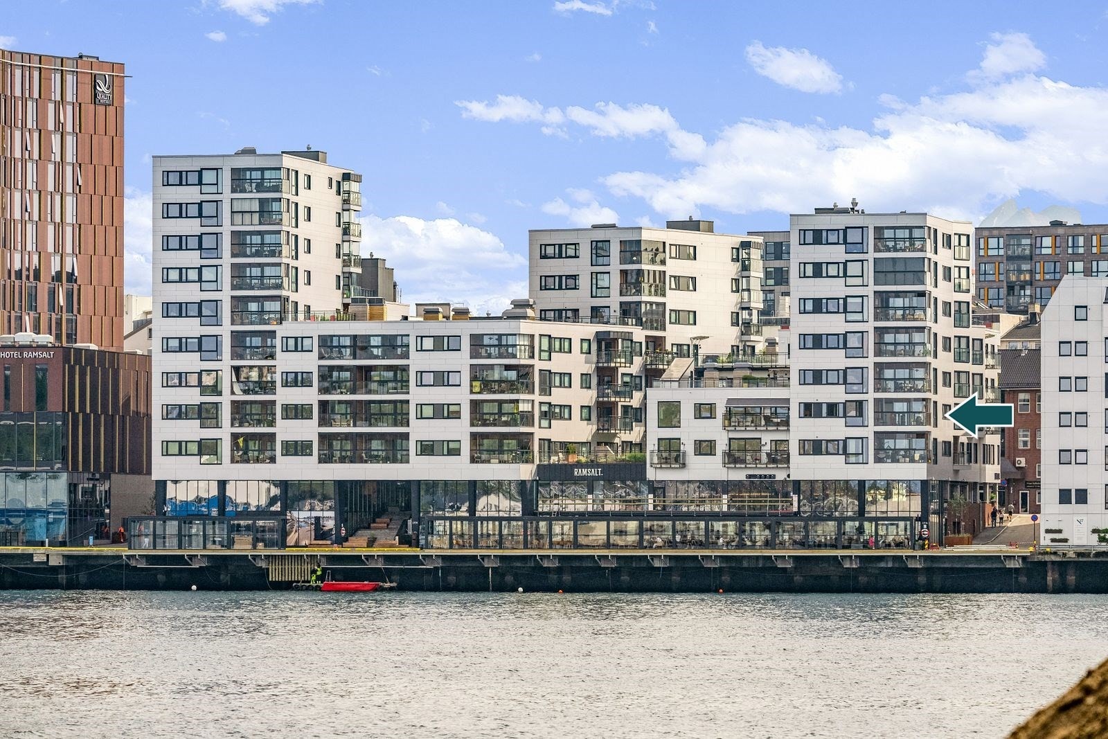 Ramsalt - "Bodøs svar på Aker brygge" - Beskrevne leilighet ligger flott plassert på hjørnet i 3.etg med storslåtte sol- og utsiktsforhold Galleribilde