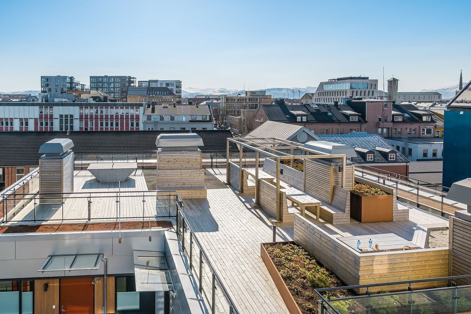 Her får du tilgang til to felles takterrasser for beboerne. En i 6.etg i A-blokka og en i 7. etasje i E-blokka. Galleribilde