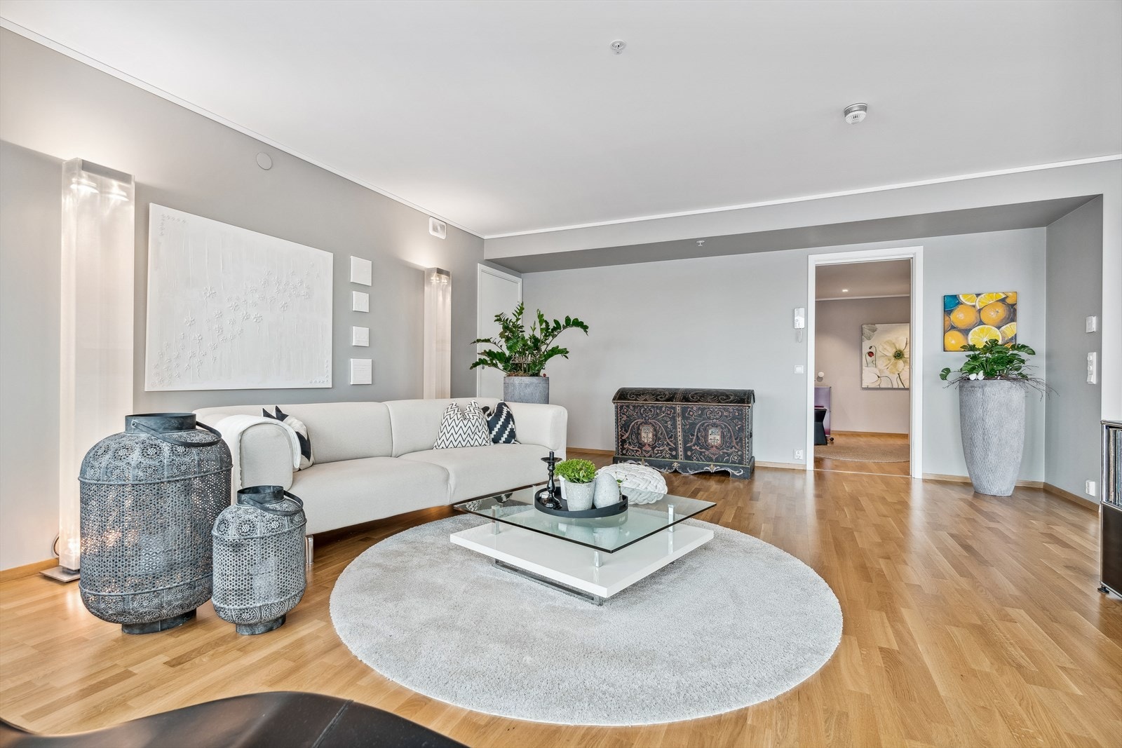 Her er det vannbåren gulvvarme på stue, kjøkken, bad og entré. A-konto varmtvann/fjernvarme er inkl. i fellesutgifter. Galleribilde