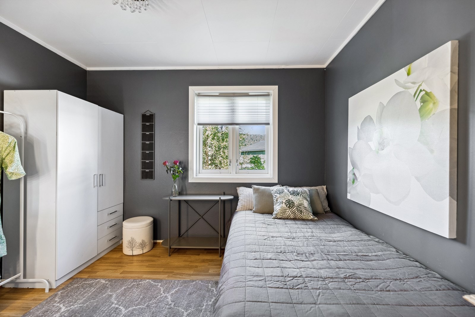 Soverom 2 med plass for seng og garderobe Galleribilde