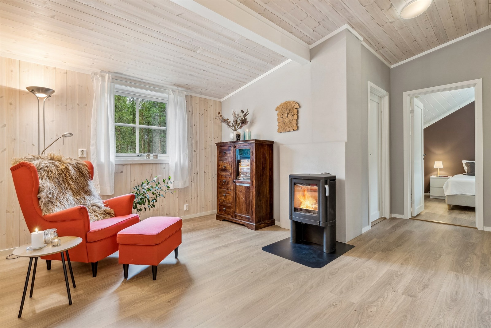 Lys og koselig loftsstue, et kjærkomment, ekstra oppholdsrom til bruk for både små og store! Galleribilde