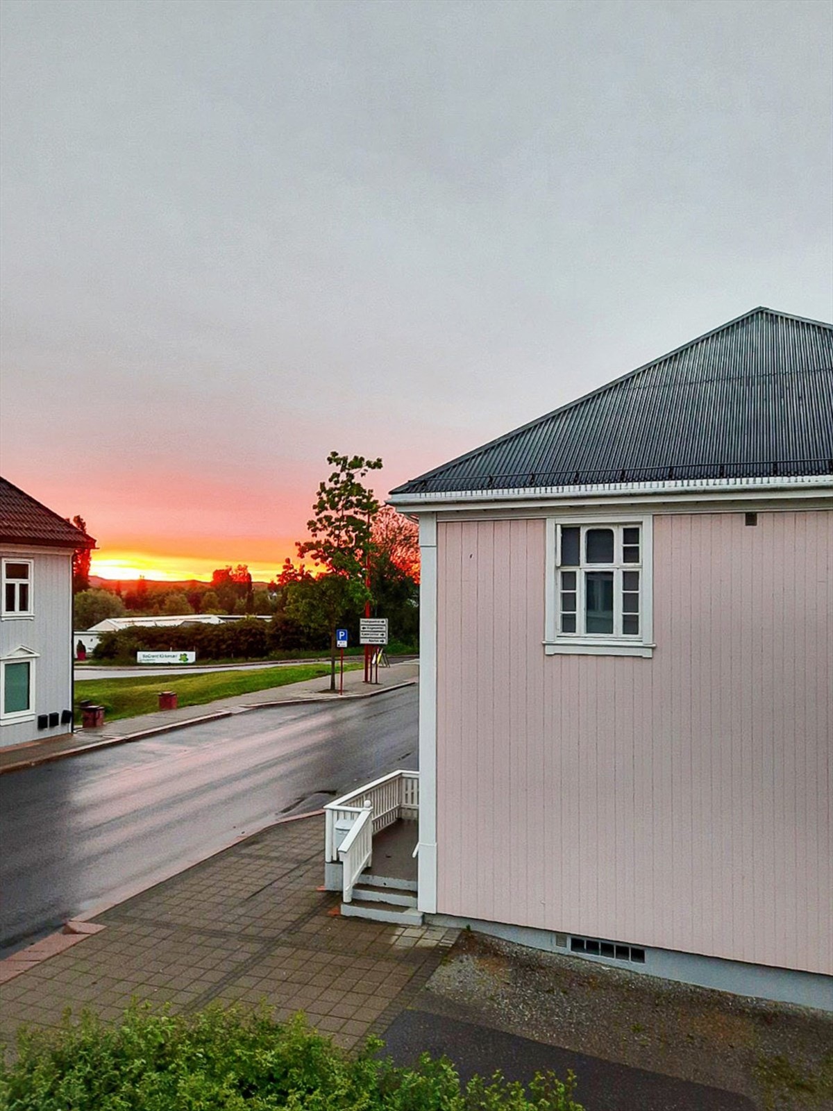 Flott solnedgang sett fra eiendommen. Galleribilde