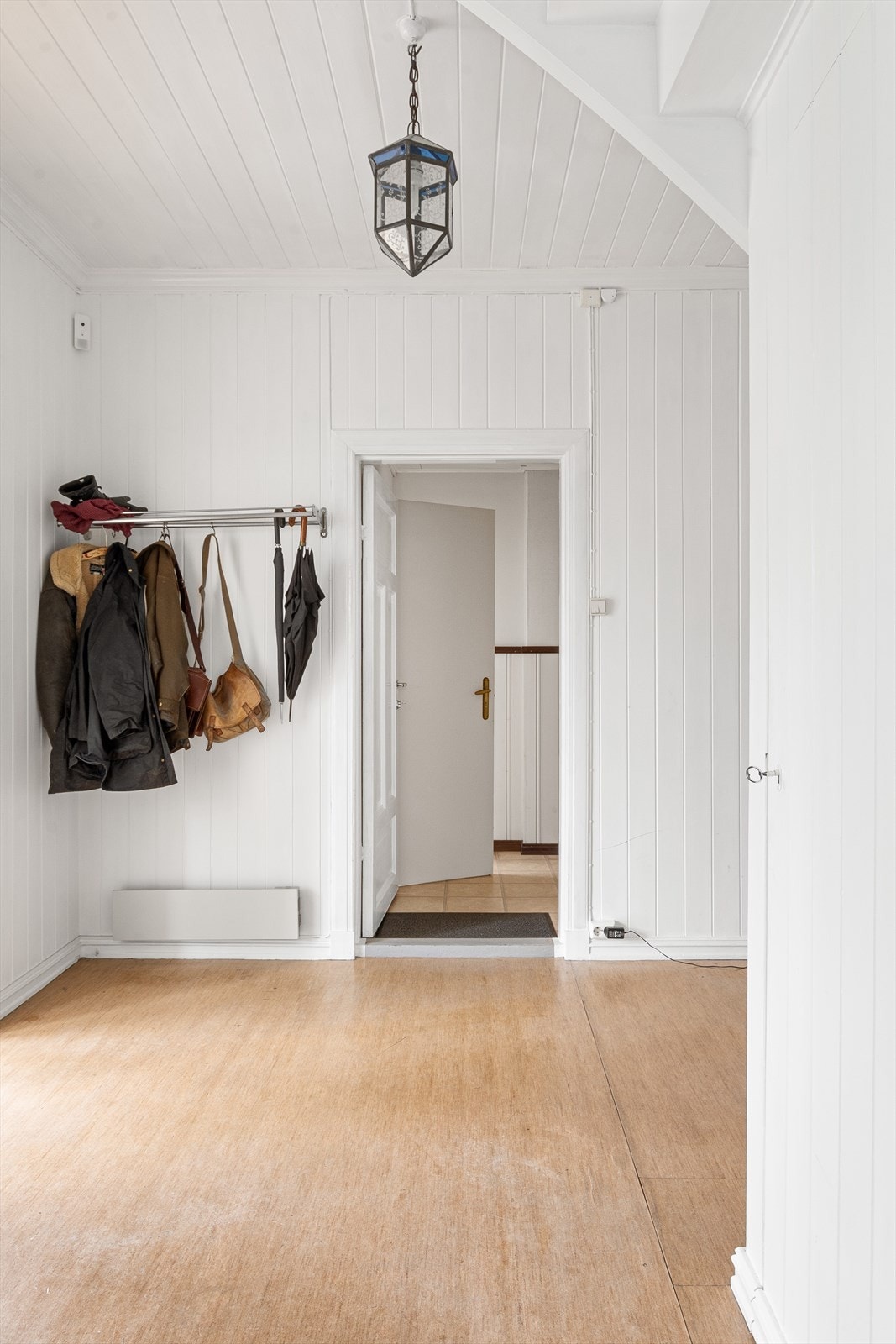 Fra denne entréen har man adkomst inn til begge butikkene. Går man til høyre kommer man inn i butikk en, og til venstre kommer man inn i butikk to. Galleribilde