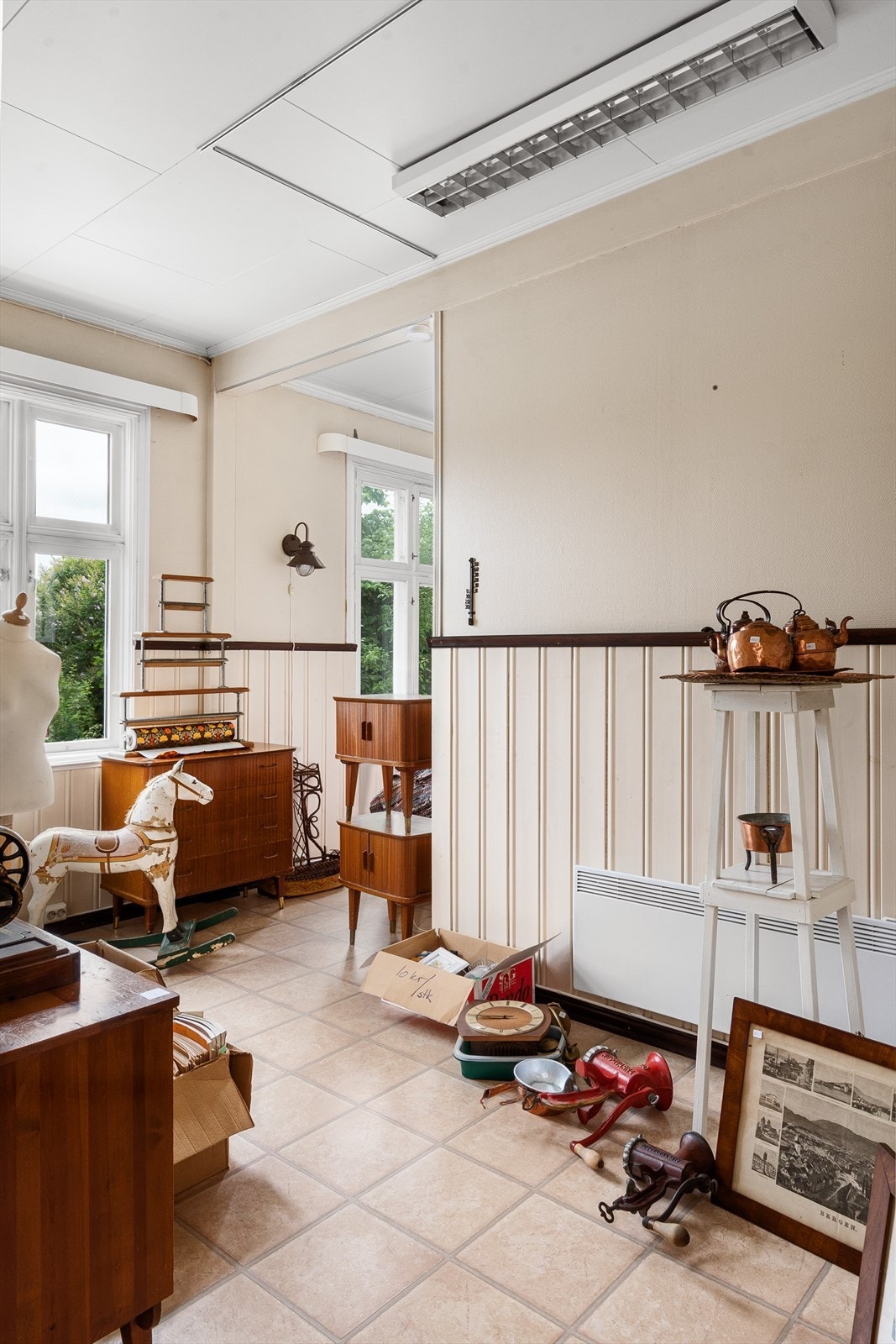 Butikklokalene er romslige med gode muligheter. Panelovn montert på veggflate som varmekilde. Galleribilde