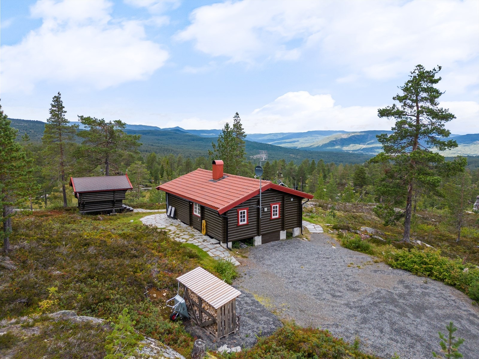 Velkommen til denne flotte beliggende hytta på Tonmyrhaugen. Galleribilde