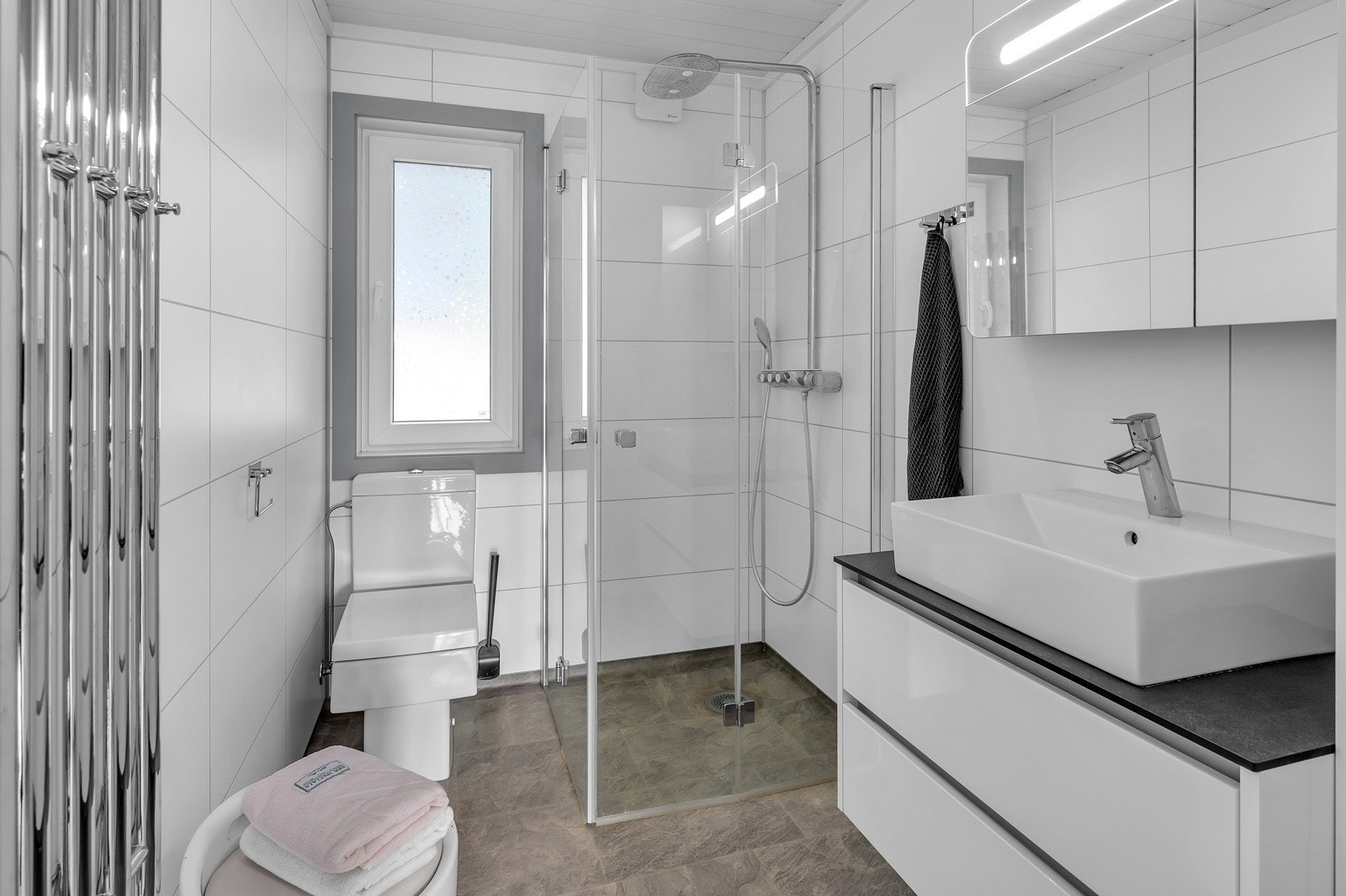 Flott flislagt bad som ble renovert i 2019 Galleribilde