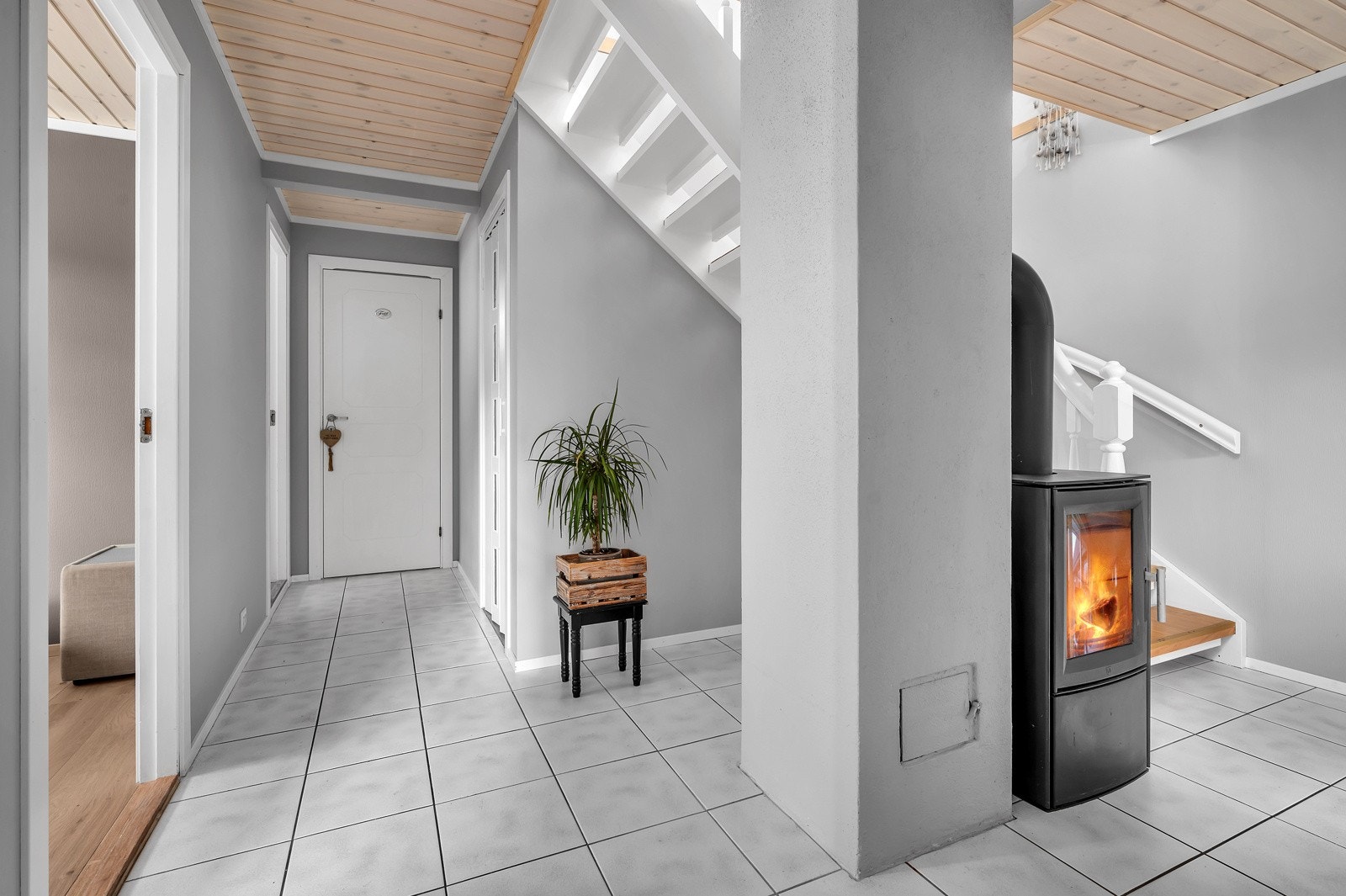 Boligen varmes opp med en vedfyrt ovn og varmepumpe Galleribilde