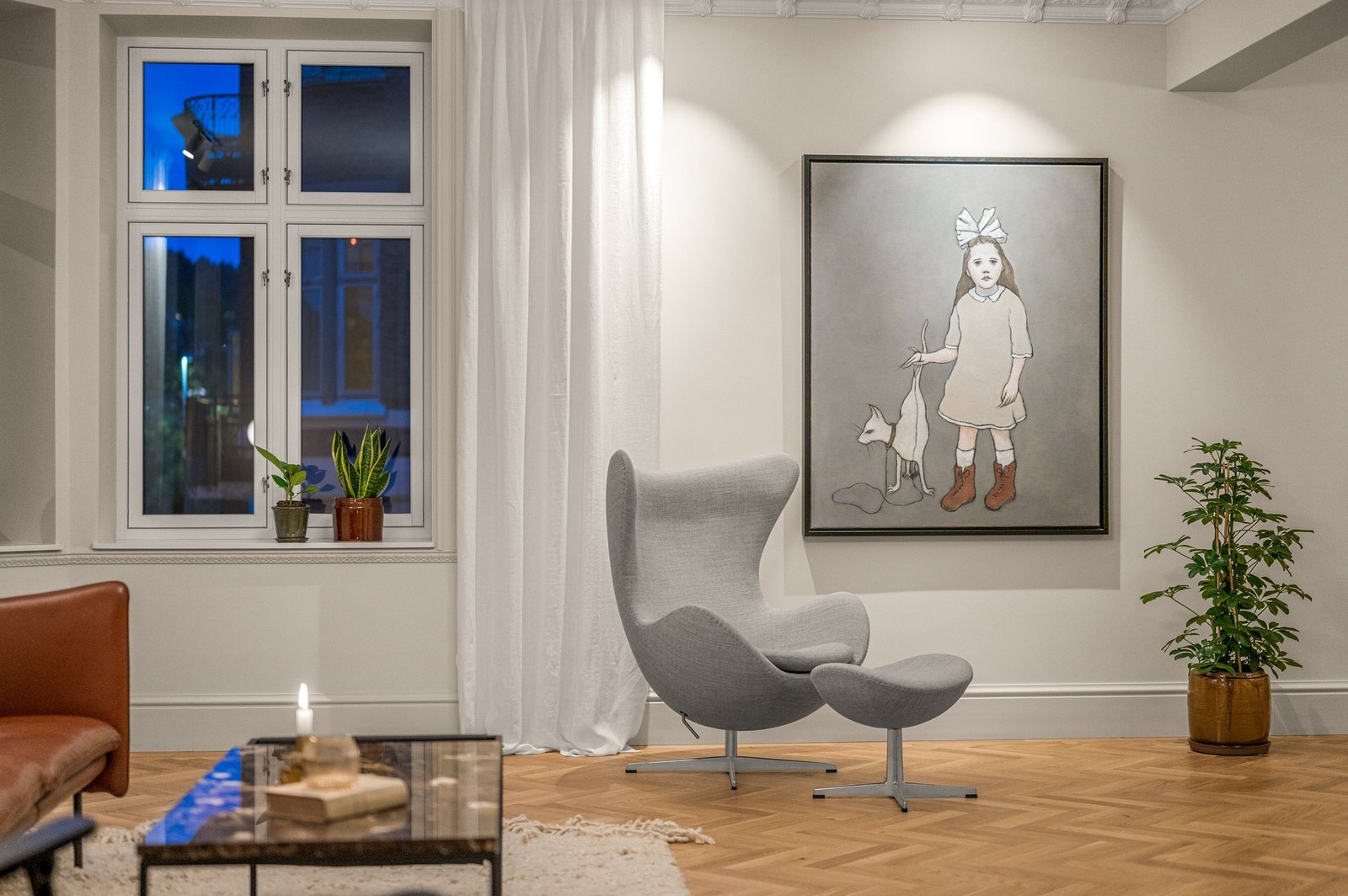 Alt av belysning kommer godt fram når det er mørkt ute. Her er det variert med både lamper og spotter for optimalt lys. Galleribilde