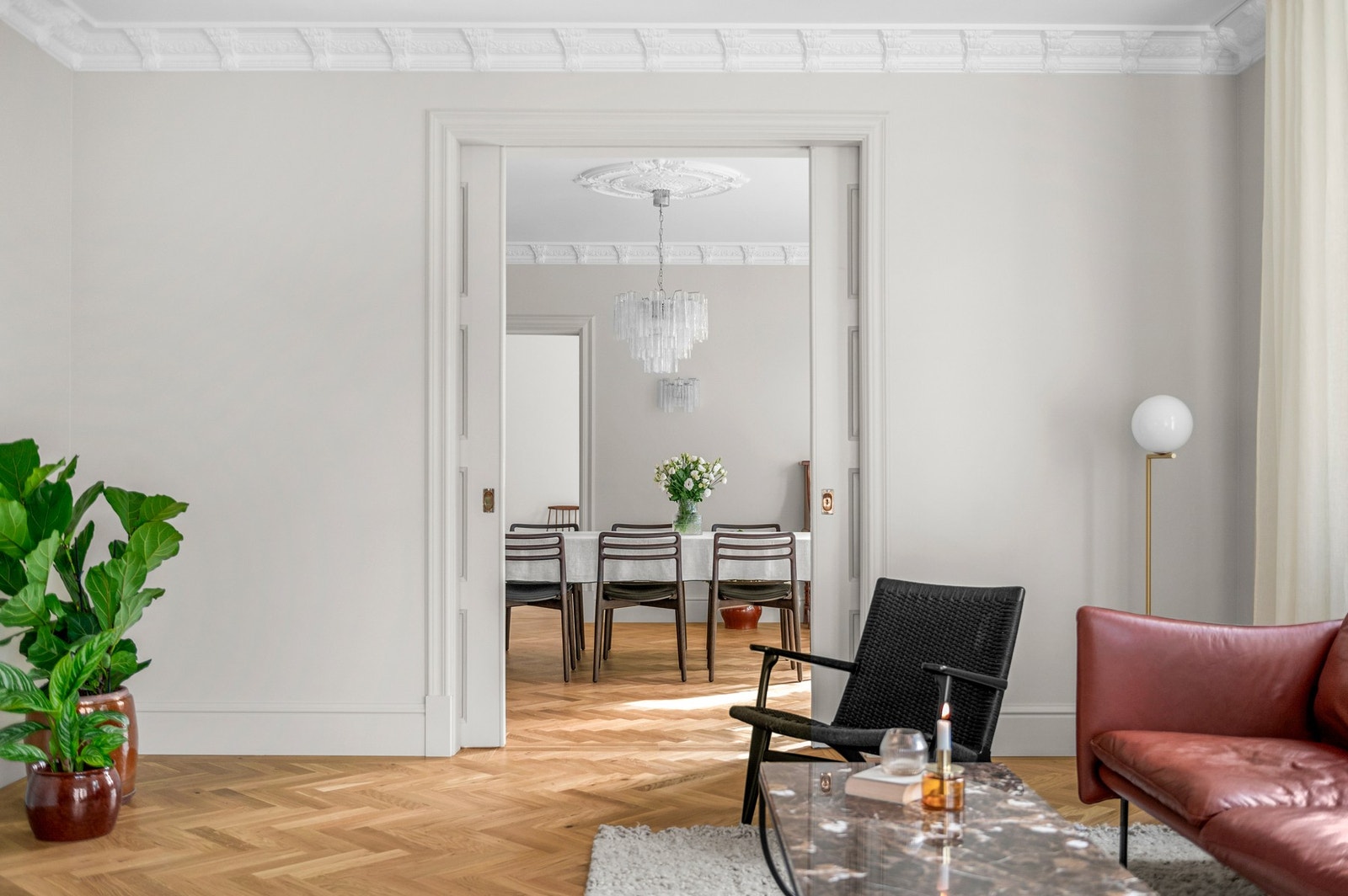 Store stuer og åpne løsninger gir et godt inntrykk av hvor stor og flott denne leiligheten virkelig er. Galleribilde