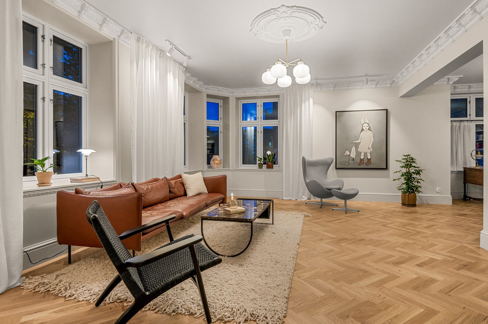 Alt det elektriske er lagt skjult og det er tilrettelagt for rikelig med stikkontakter. Legg merke til at også EL-punktene følger stilen til resten av leiligheten. Galleribilde