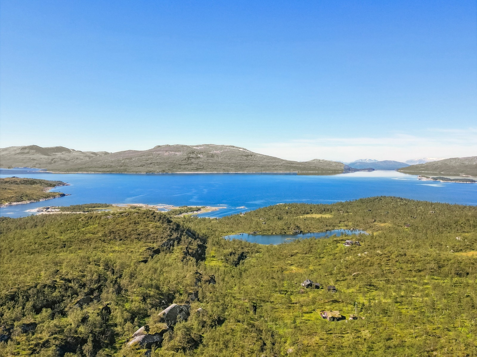 Fin beliggenhet ved Akersvatnet Galleribilde