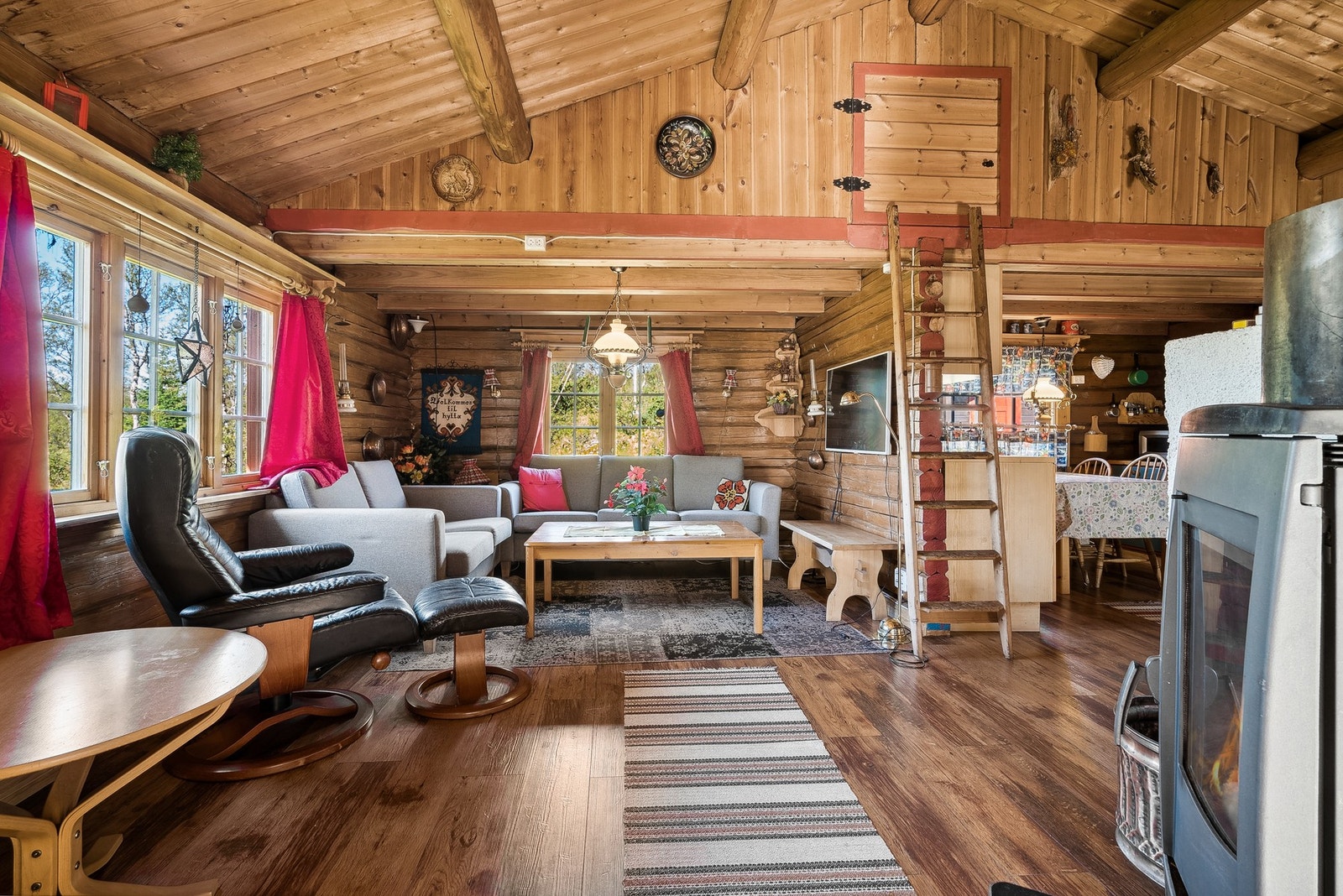 Gode vindusflater som gir godt med lysinnslipp. Galleribilde