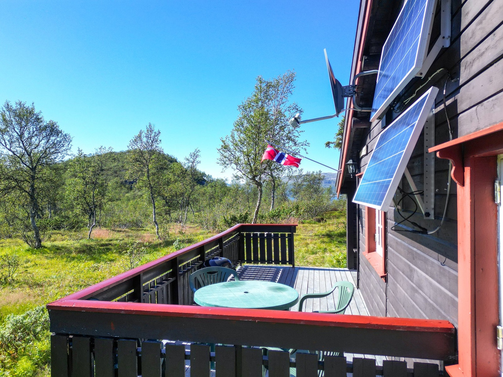 Lun og skjermet balkong Galleribilde