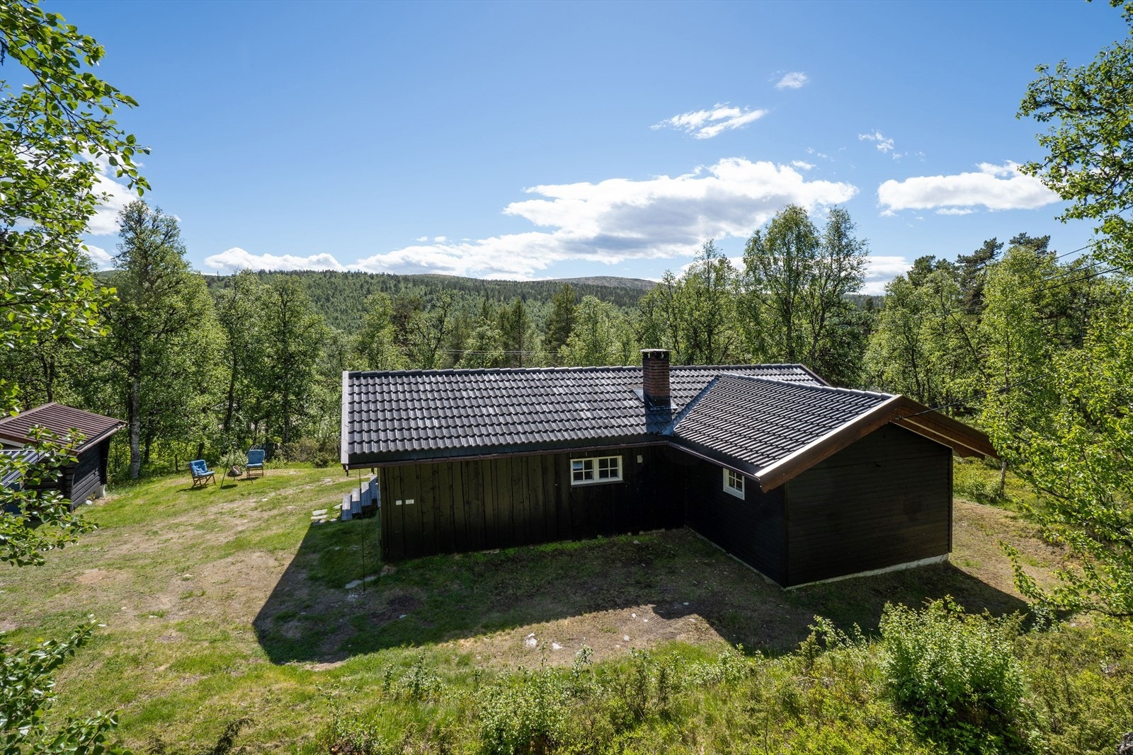 Eiendommen ligger fint til i flotte omgivelser, kun ca. 3,7 km fra selve Savalen med alle sine kjente attraksjoner. Galleribilde