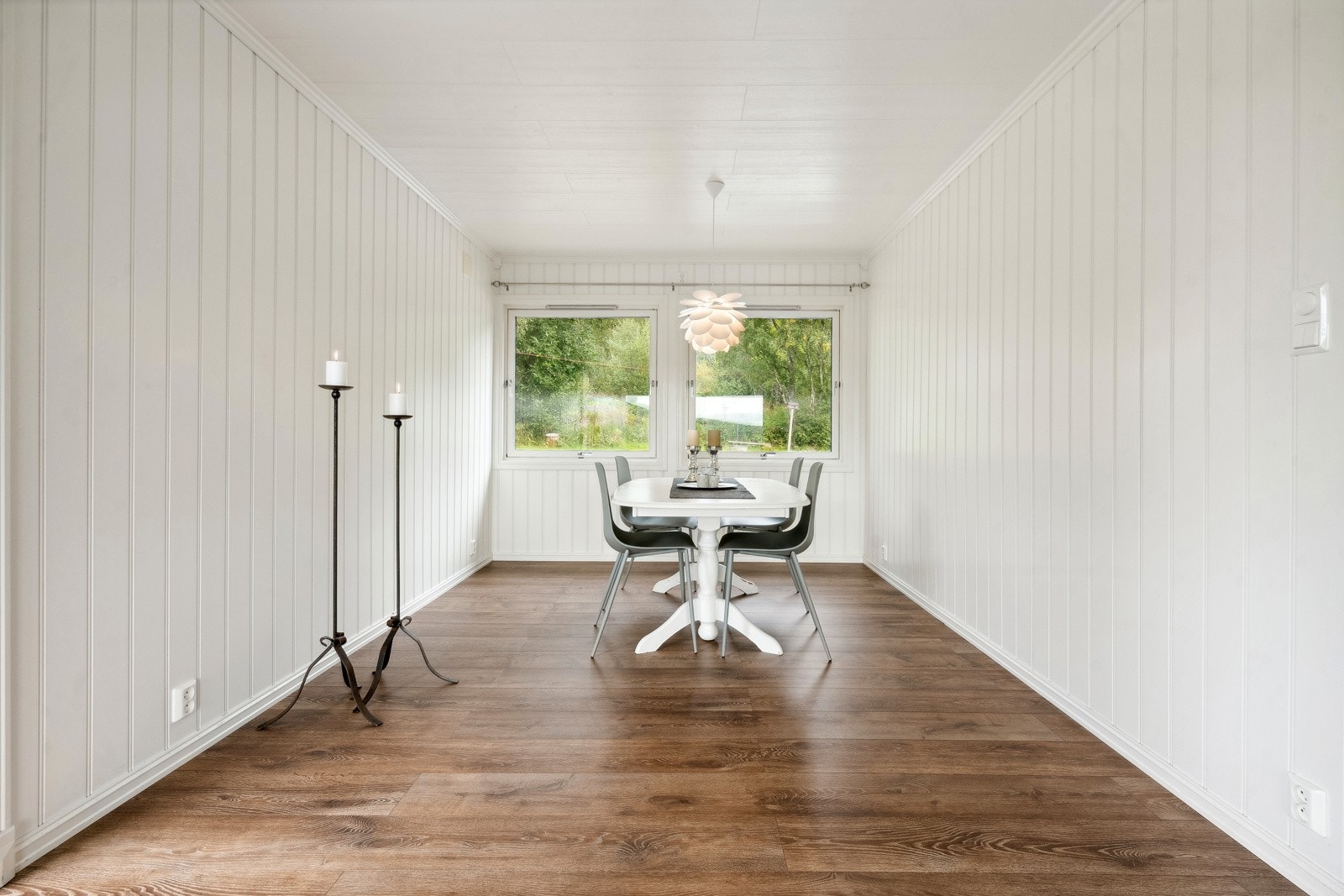 - Her er det god plass til å invitere familie og venner til middagsselskap Galleribilde