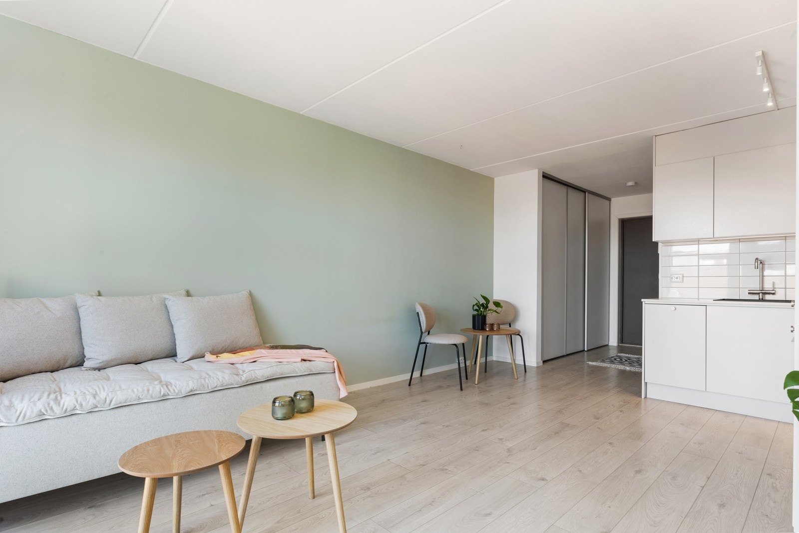 Leiligheten varmes opp med vannbåren gulvvarme som er inkludert i fellesutgiftene. Galleribilde