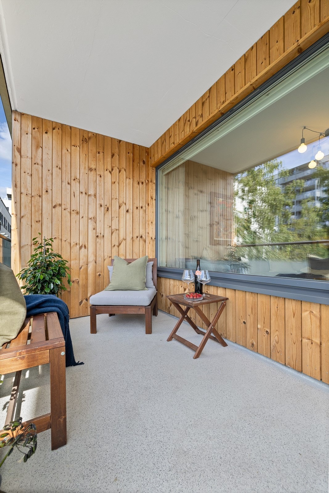 Balkongen ble renovert i 2019/2020, med bl.a. nytt dekke og rekkverk i glass Galleribilde