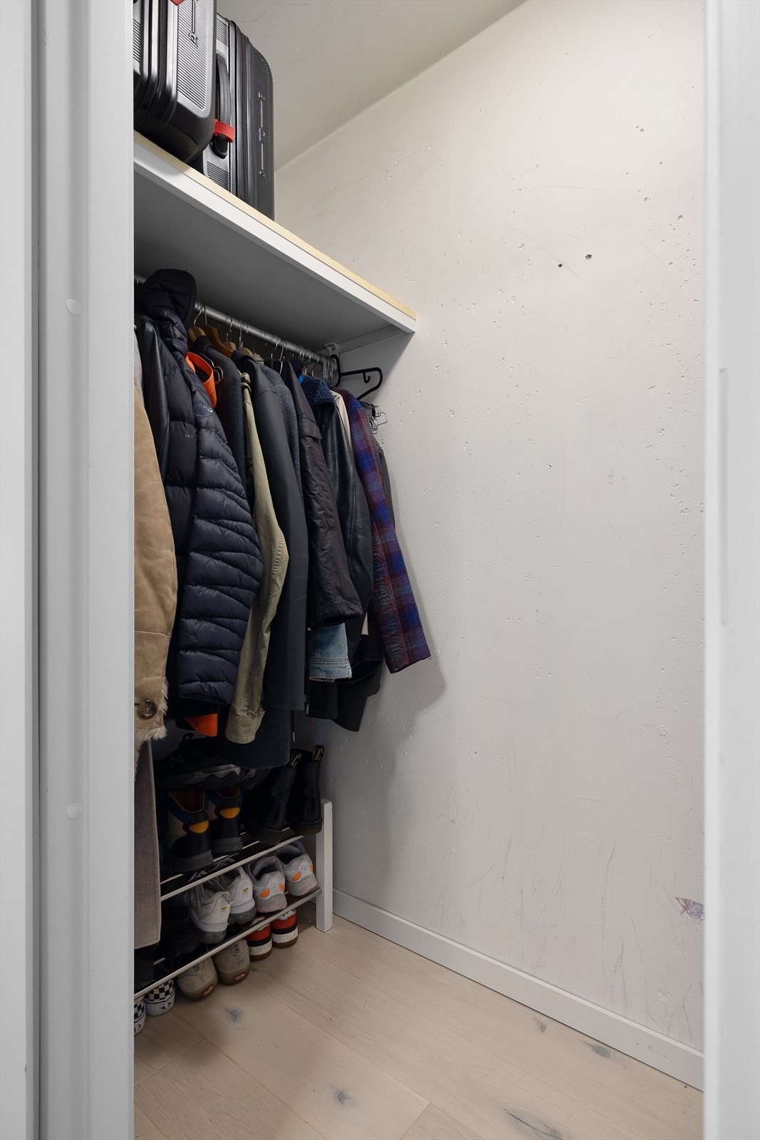 Fra gangen er det direkte adkomst til omkledningsrommet Galleribilde