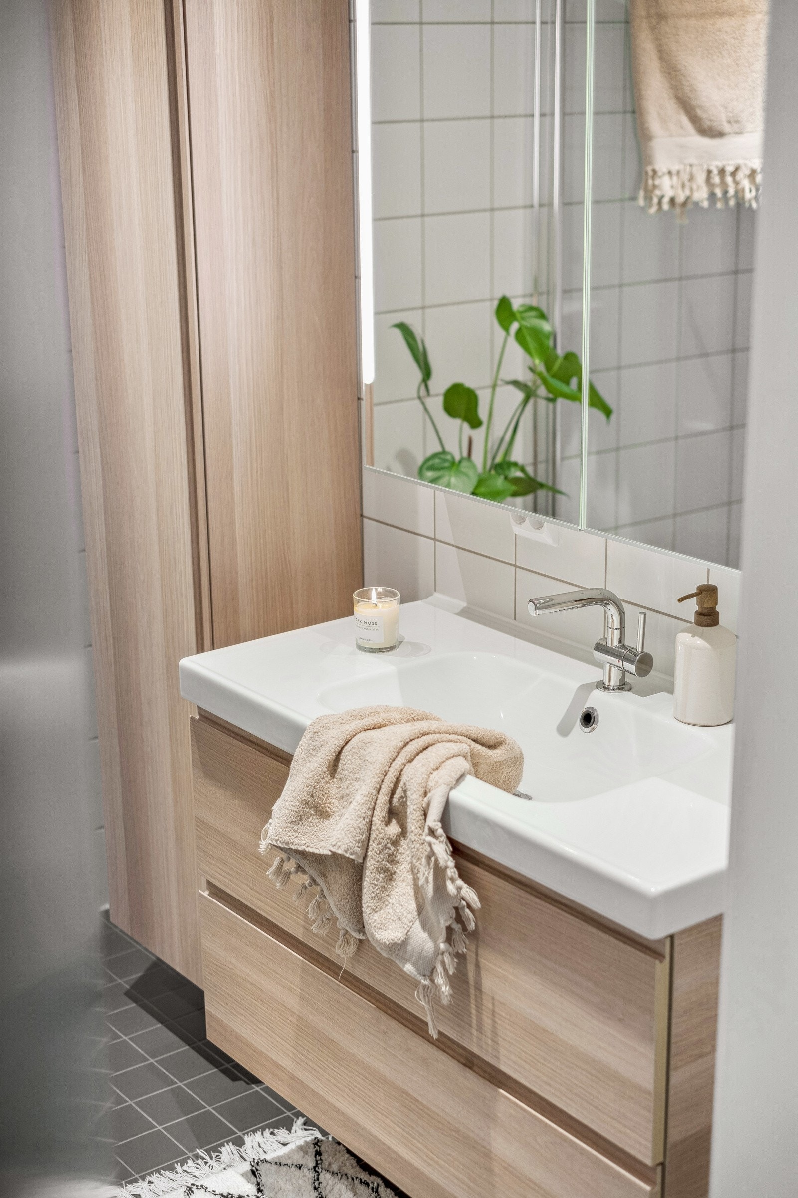 Heldekkende servant. Galleribilde