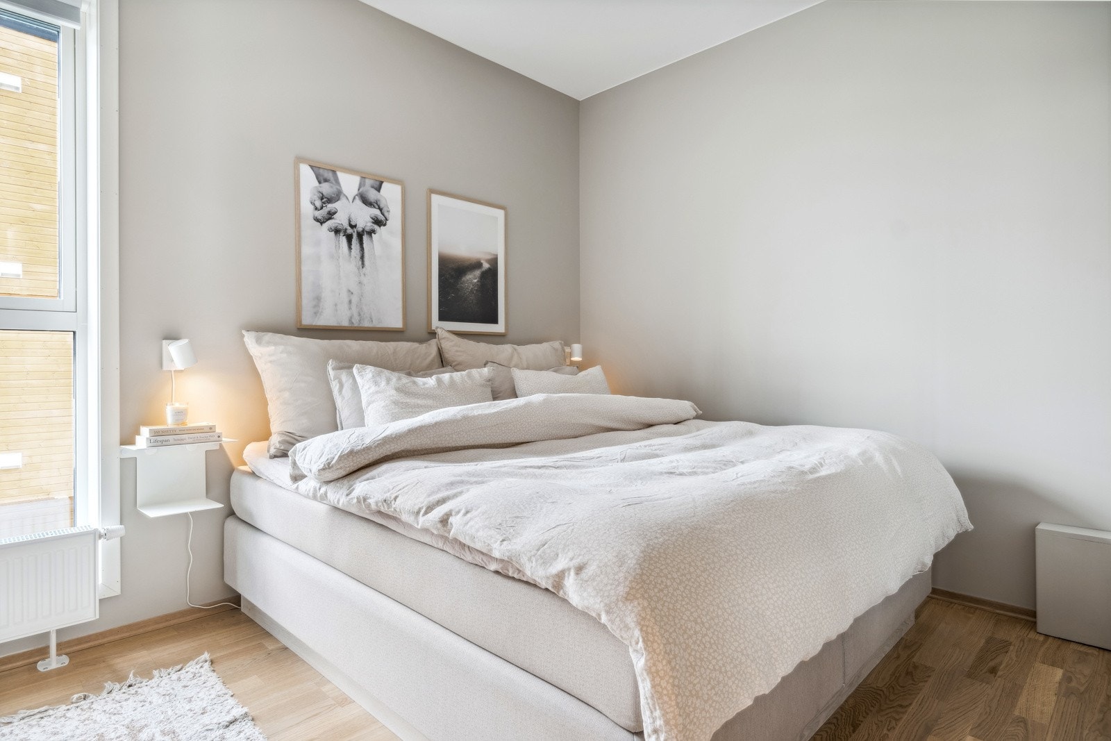 Soverommene er malt i de samme behagelige fargene som leiligheten for øvrig. Galleribilde