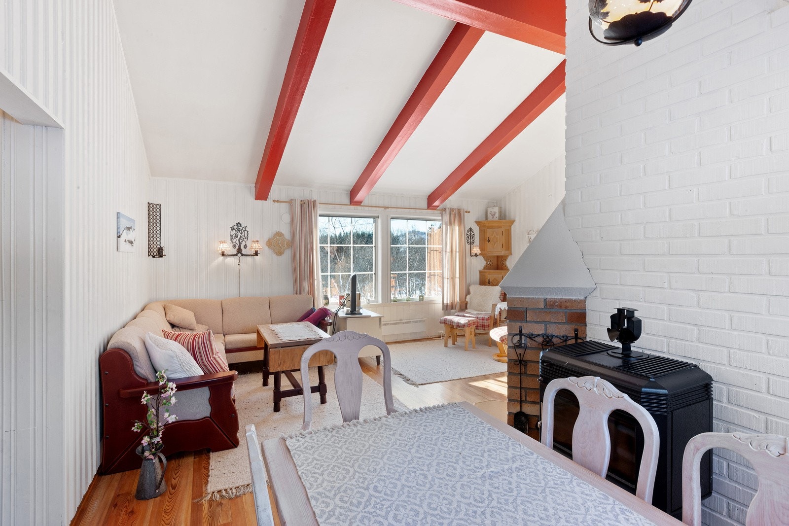 God plass til spisebord hvor hele familien kan samles. Galleribilde