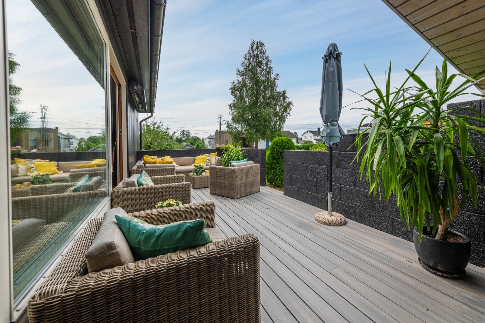 Solrik vestvendt terrasse Galleribilde