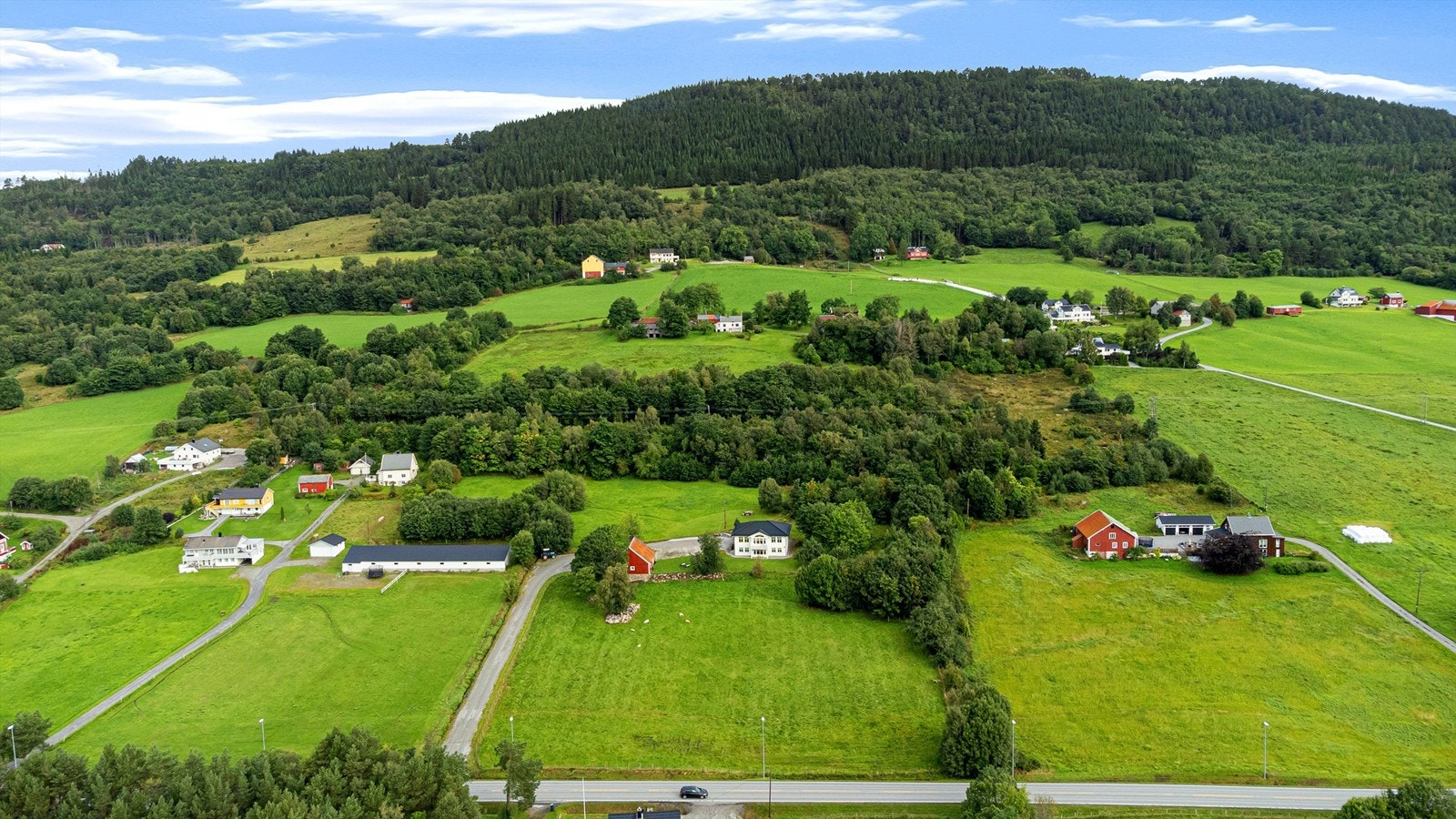 Eiendommen sett fra lufta Galleribilde
