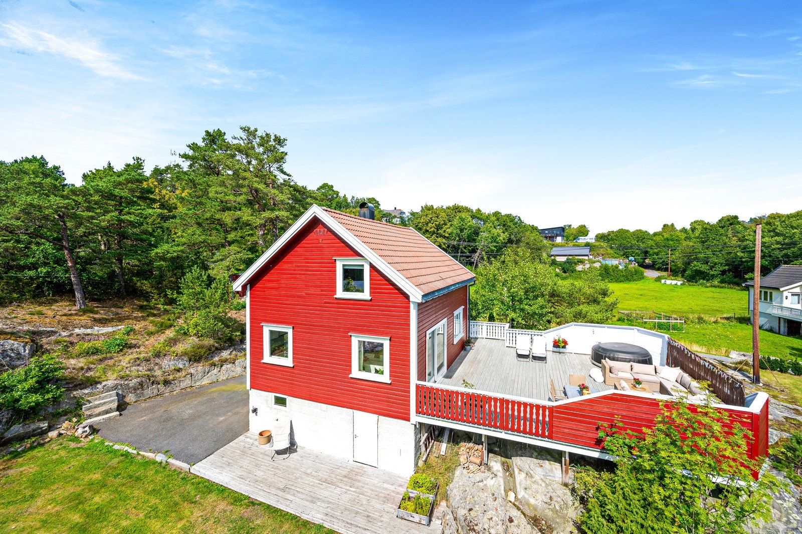Velkommen til Skarestrand 28 - Presentert av Marius Engelskjønn v/Meglerhuset &Partners Galleribilde