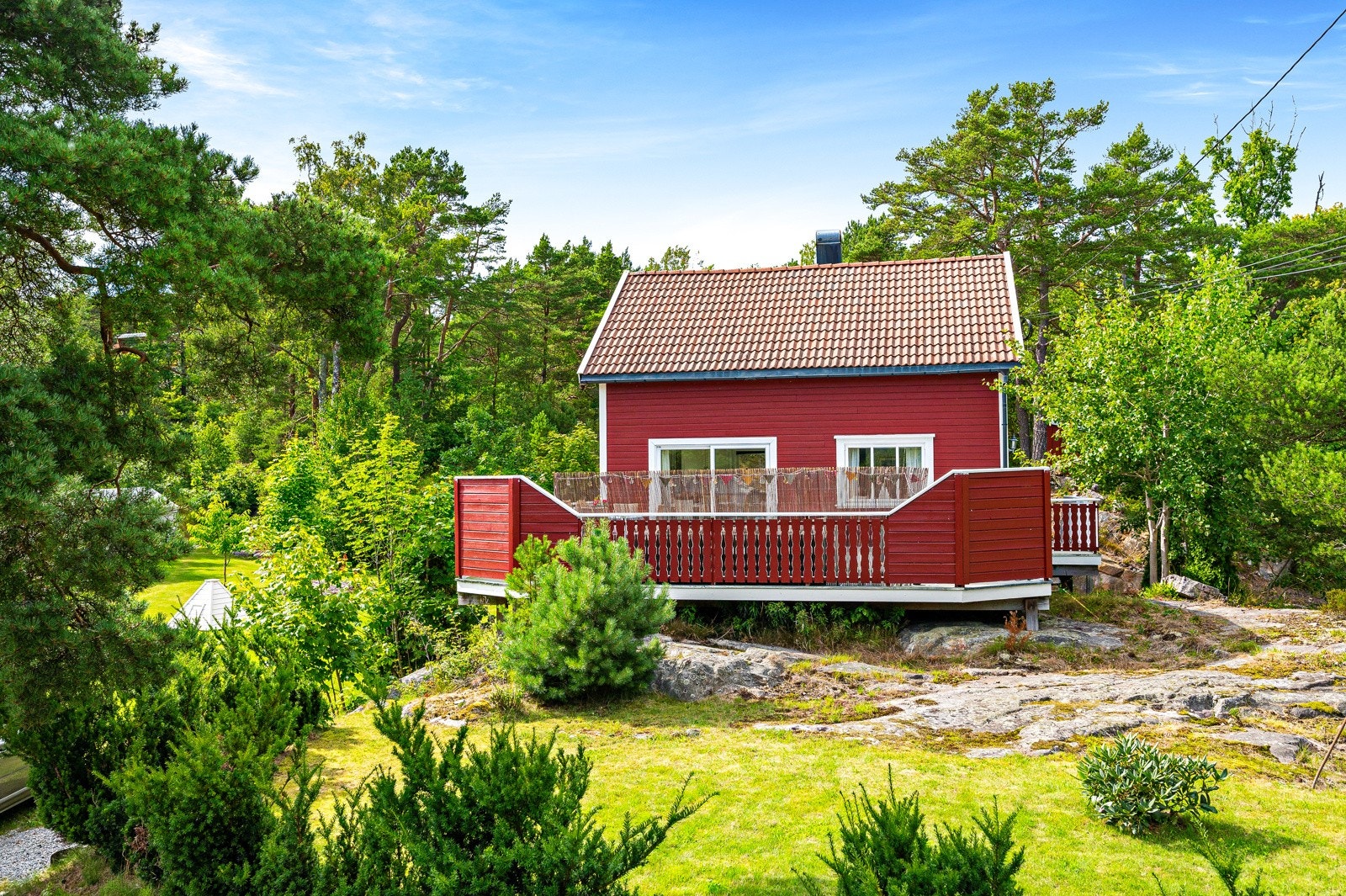 Boligen ligger stille og rolig til i nydelig natur. Galleribilde