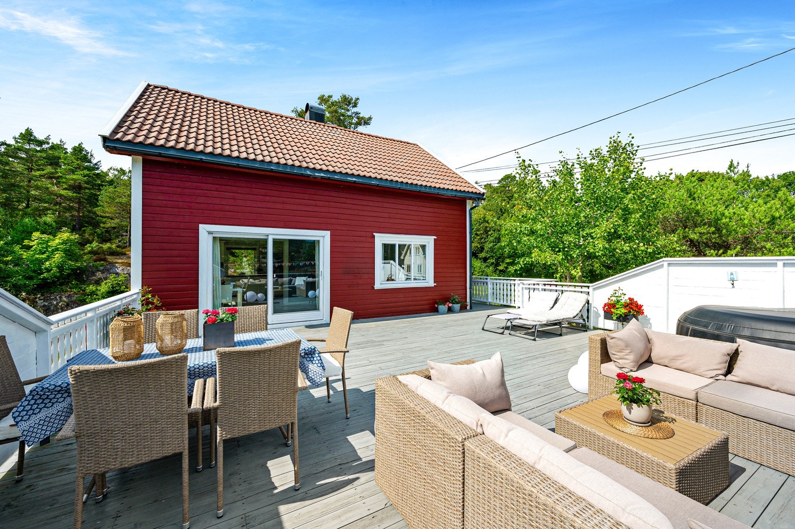 Stor og solrik terrasse på ca 70 kvm. Galleribilde