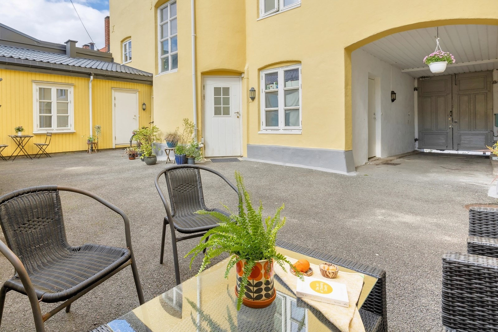 Leiligheten ligger i et koselig og lite sameiet bestående av 7 seksjoner Galleribilde