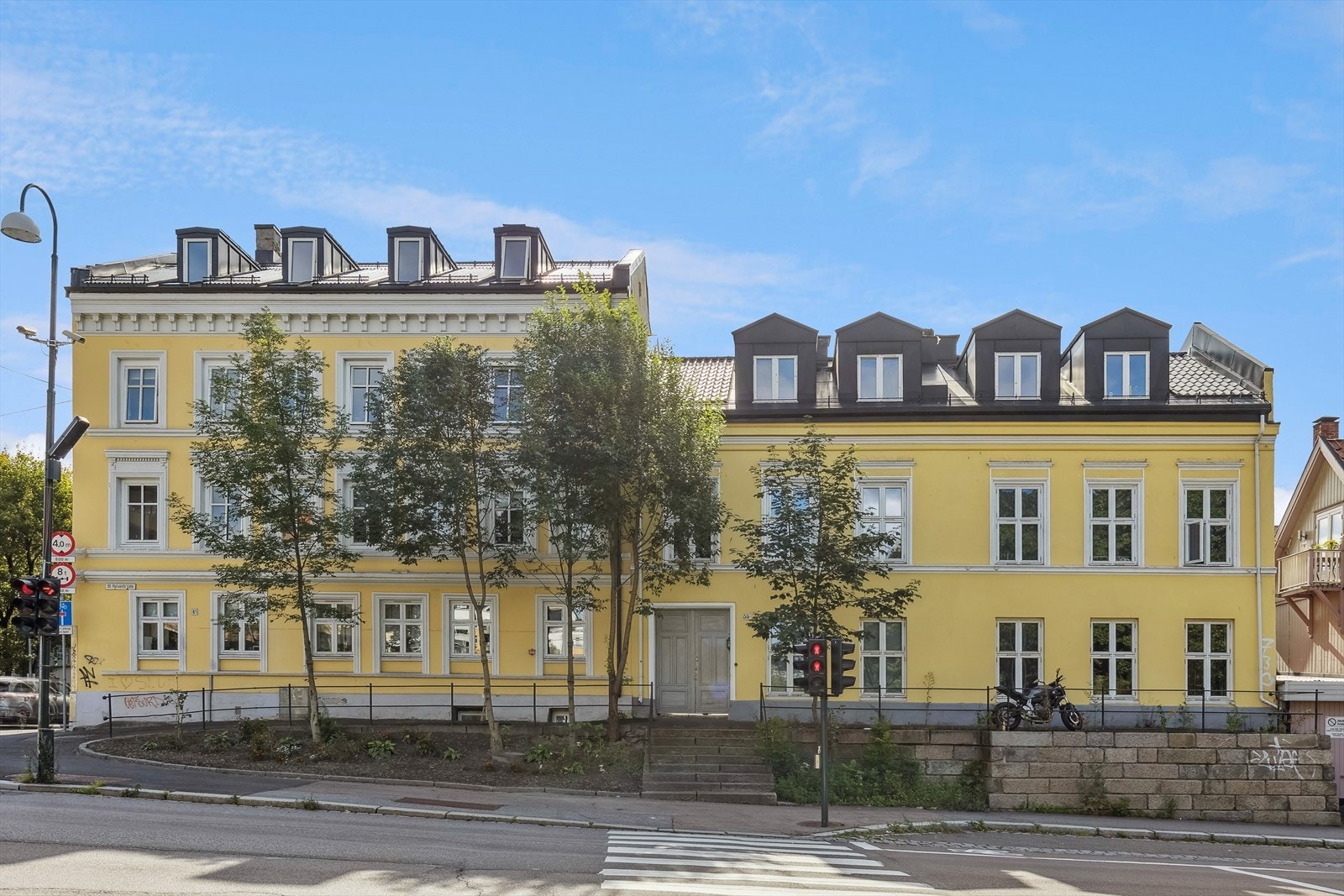 Fasade (til venstre) Galleribilde