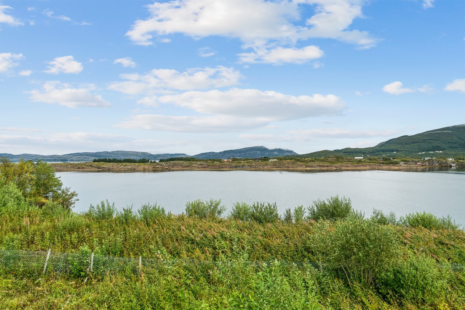 Utsikten vendt mot Dønna i Nord Galleribilde