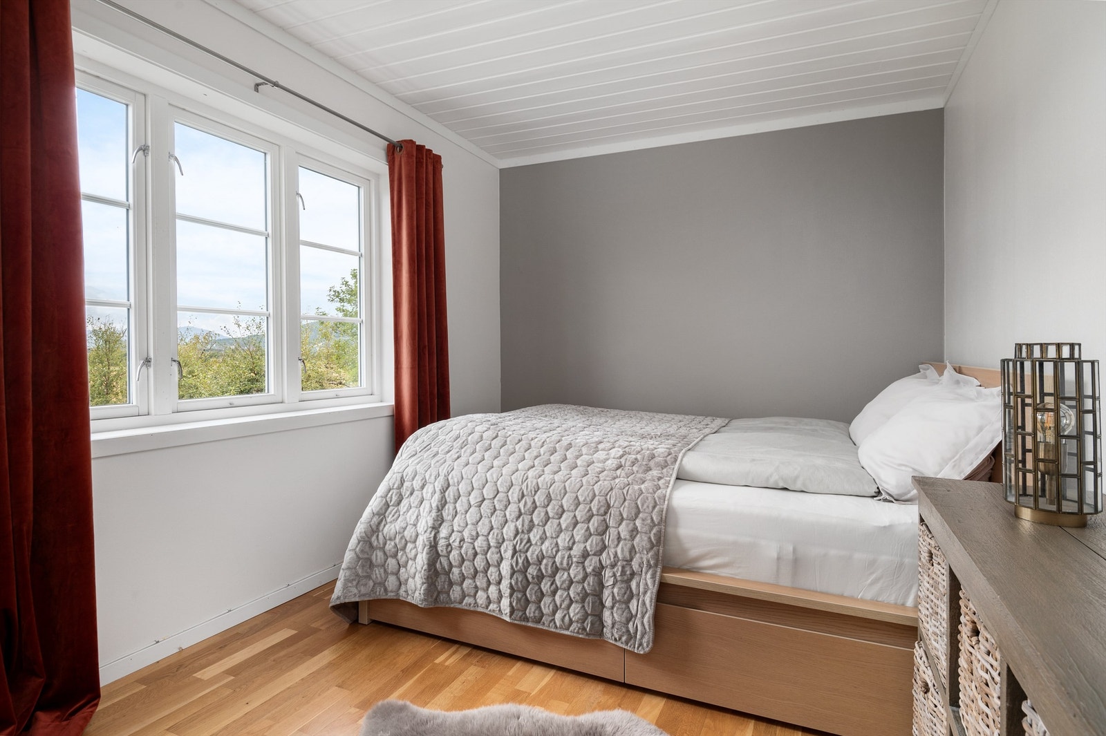 Soverom mot sørvest på 10 kvm. Galleribilde