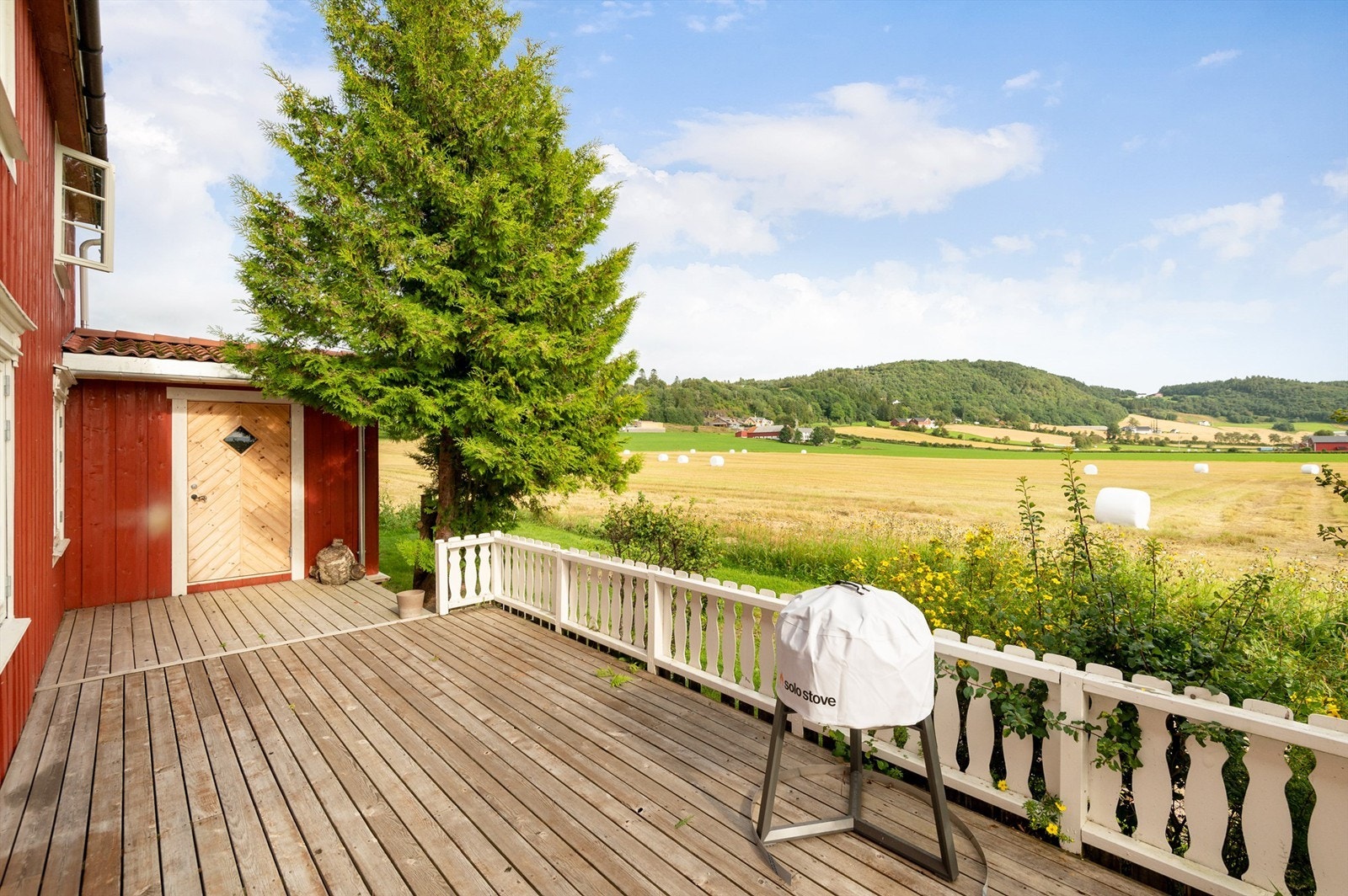 Også her kan man nyte en herlig utsikt og gode solforhold. Boligen har både en sørøstvendt og en nordvestvendt terrasse. Galleribilde