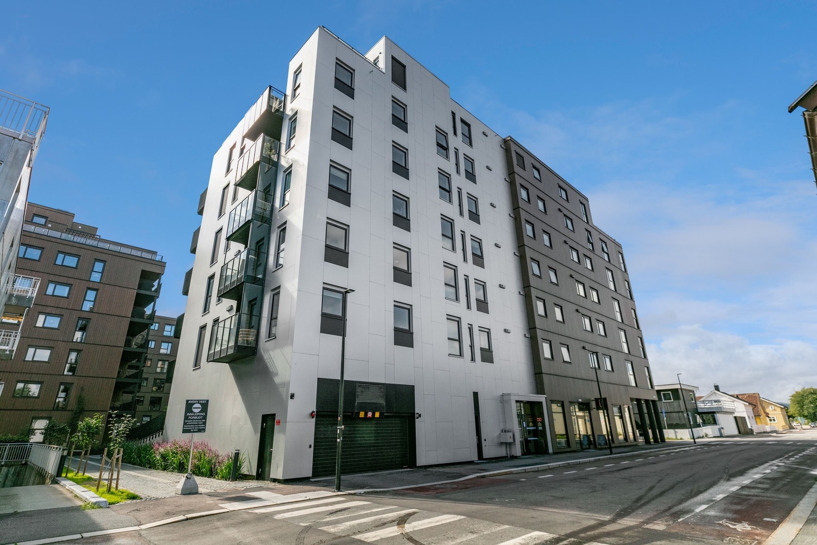 Fasaden fra hovedveien Galleribilde