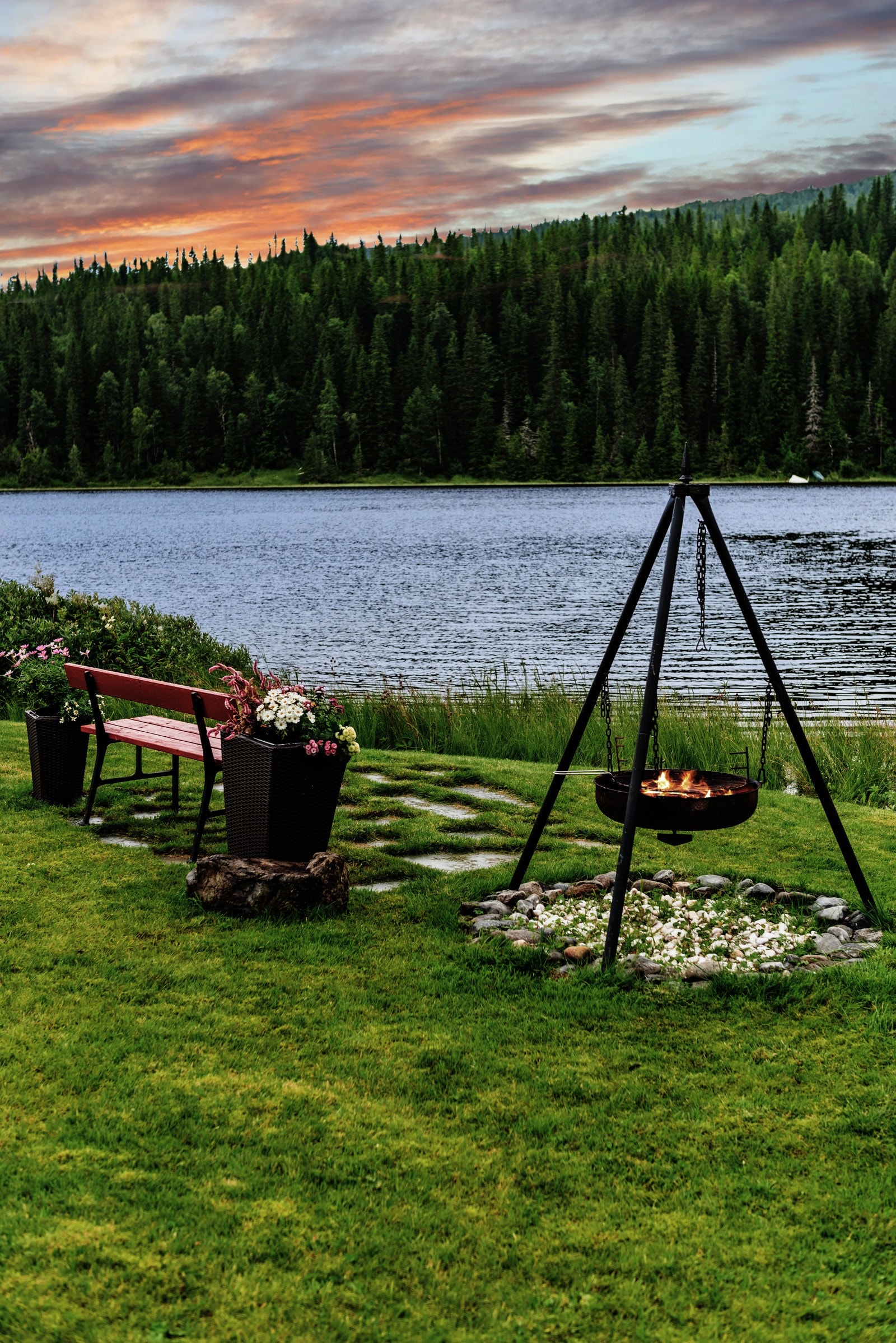 Stemning ved vannkanten. Galleribilde