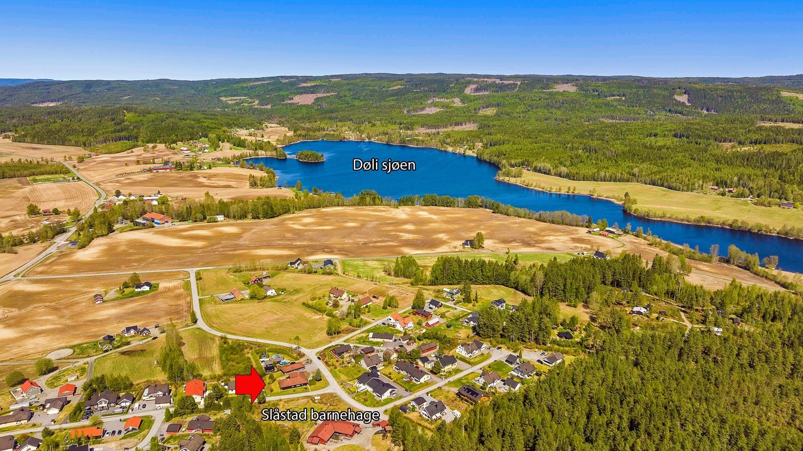 Barnehage ligger et steinkast unna og samtidig har du nærhet til Dølisjøen med bademuligheter. Galleribilde